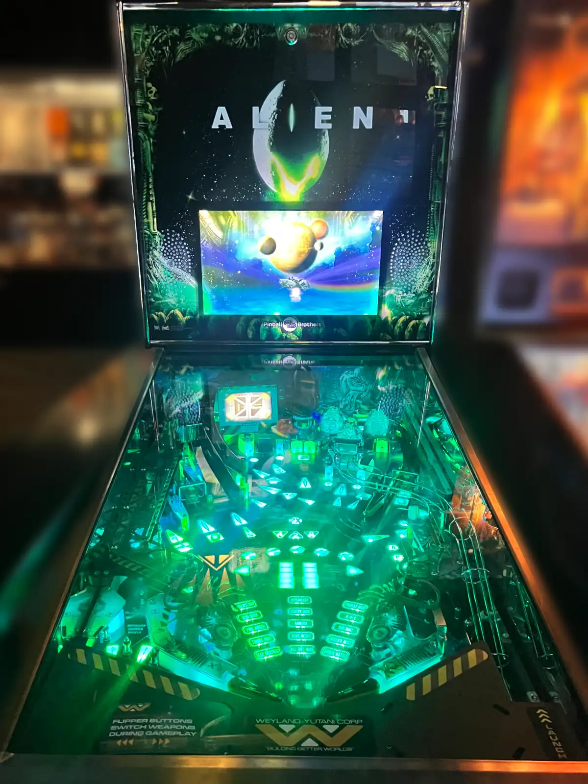 Alien pinball machine